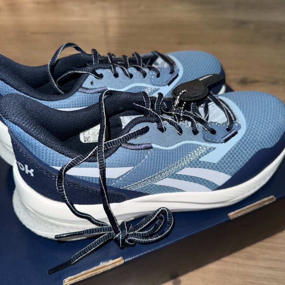 NEW IN BOX Reebok women’s floatride sneakers